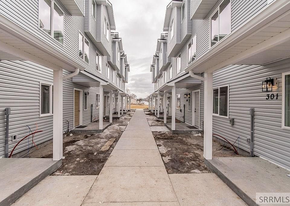 1st image of 676 E Court St #102