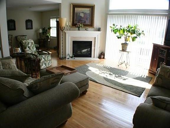 5th image of 631 White Cliff Dr