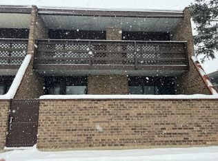 304 Kenneth Cir, Elgin, IL 60120