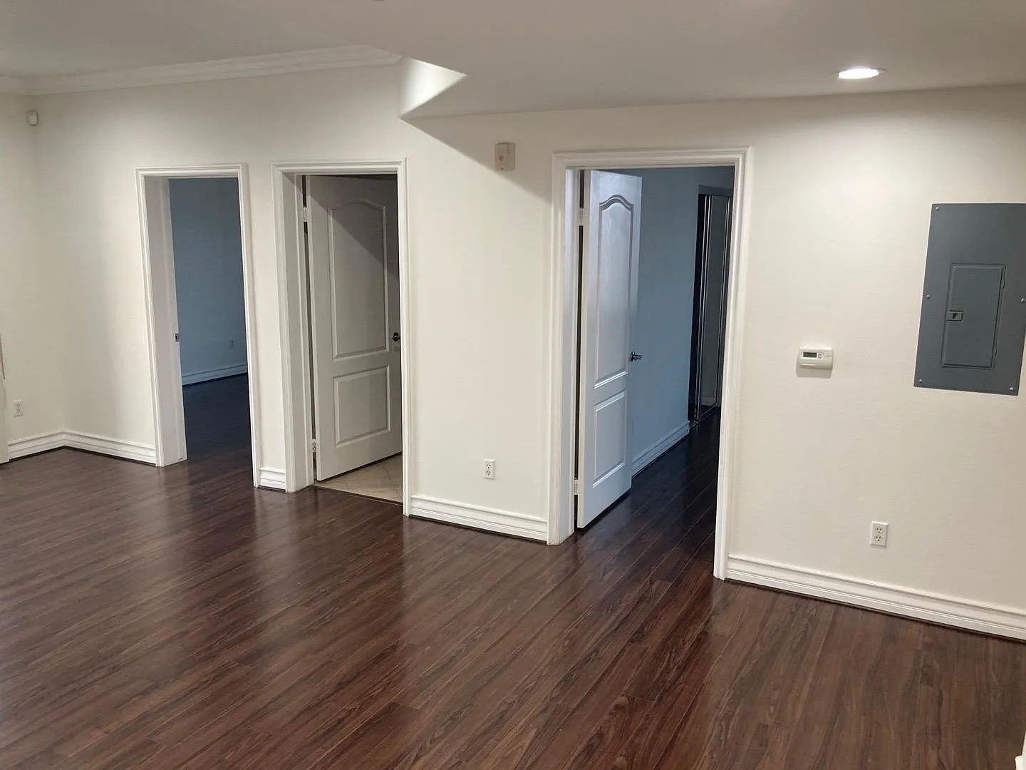 3 bed, 1250 sqft, $3,300 — Photo 3