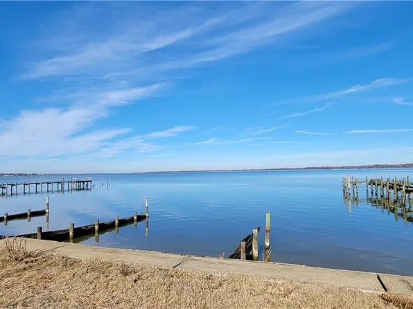 1142 Fort Lowry Ln, Dunnsville, VA 22454