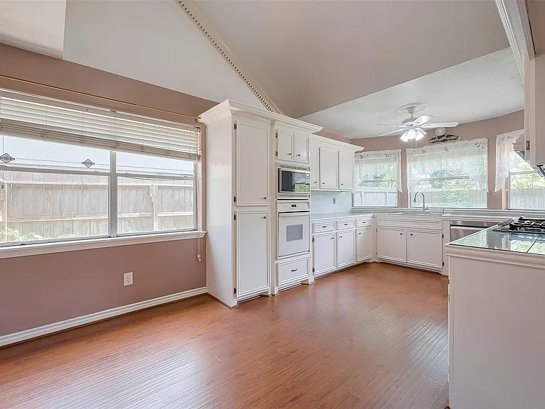 1103 Cheyenne Meadows Dr — Photo 13
