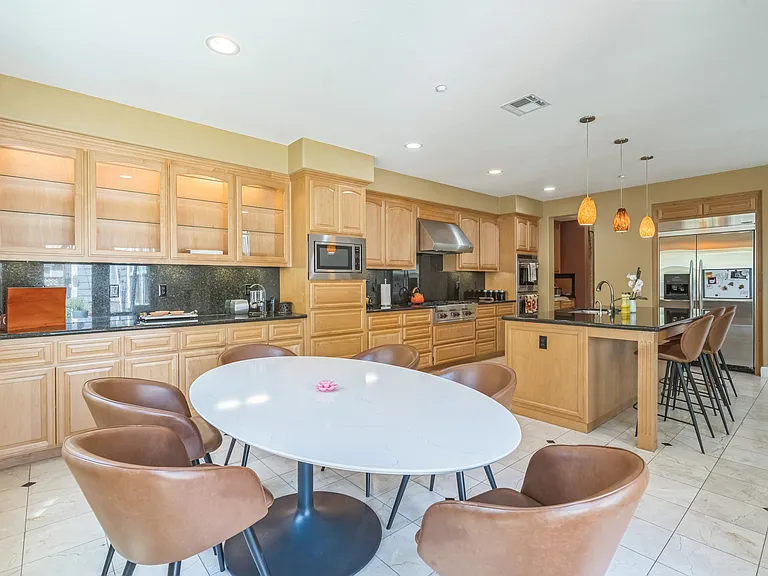152 Laurelwood Dr — Photo 16