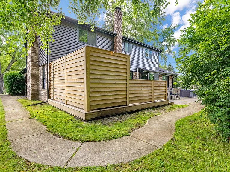 711 Medinah Dr — Photo 63