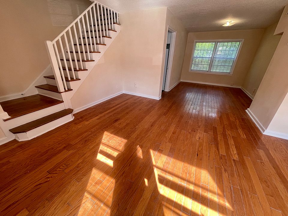 1st image of 1655 Valley Ave