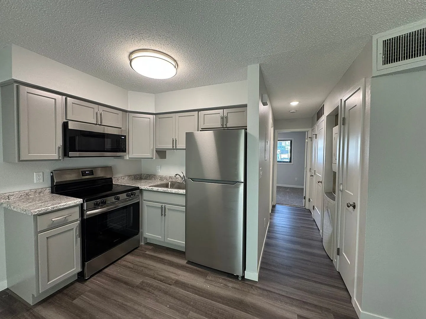 $1,195 | 1 Bedroom, 1 Bathroom Condo | Cat Friendly* | Available for Immediate Move In! — Photo 4