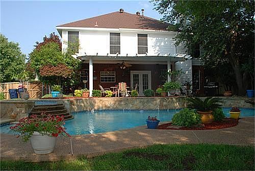 2nd image of 2621 Chancellor Dr