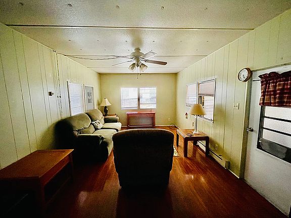4th image of 39646 Persimmon Ave