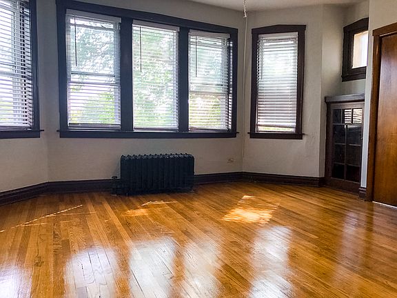 5th image of 3040 N Spaulding Ave #2E