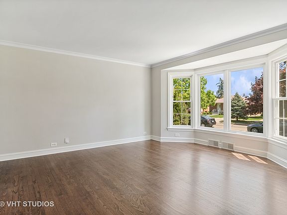 4th image of 1920 N 76th Ave