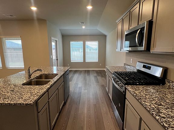 5th image of 10521 SW 41st St