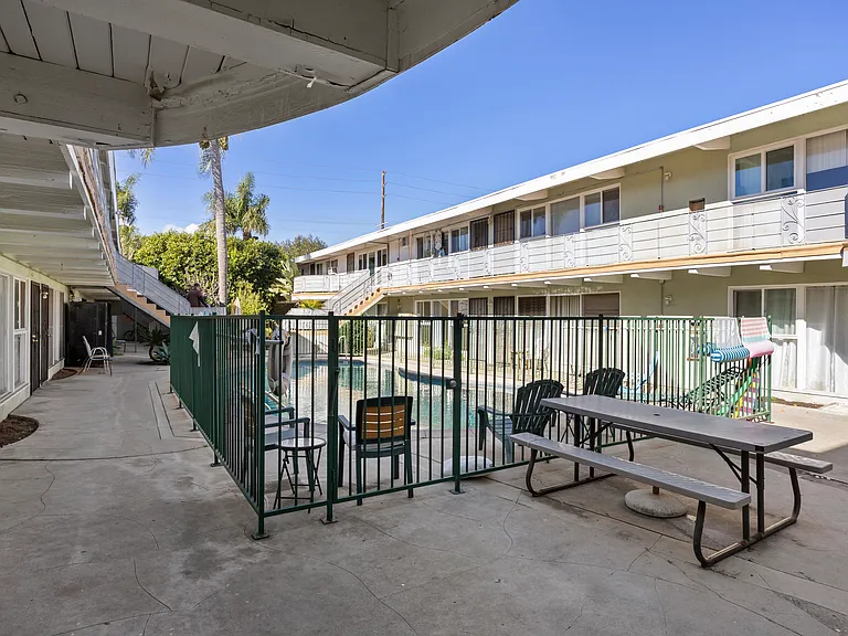 Robertson — Photo 16