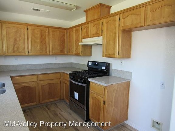 3rd image of 226 W Robin Ave