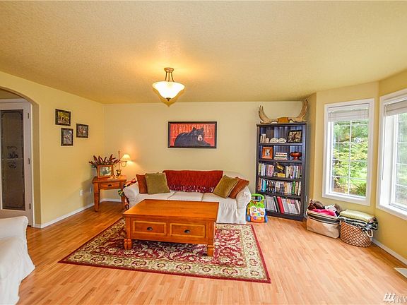 3rd image of 101 Porcupine Ln
