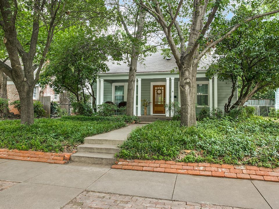 SUPER CLOSE TO TCU - WELCOME HOME. Lovely home remodeled with all modern conveniences! Big house!
Pretty!