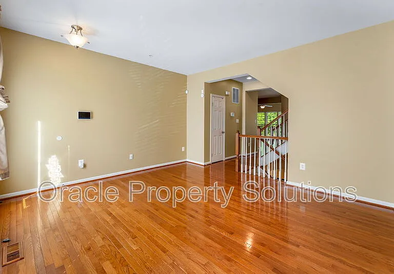 7550 Maidenhead Dr — Photo 4