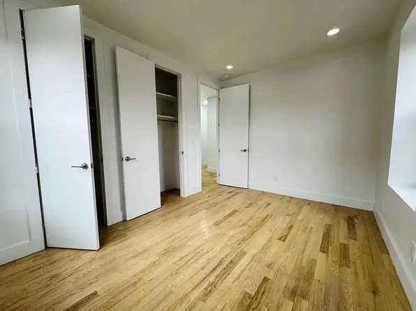 1819 Beverley Road image 13 of 20