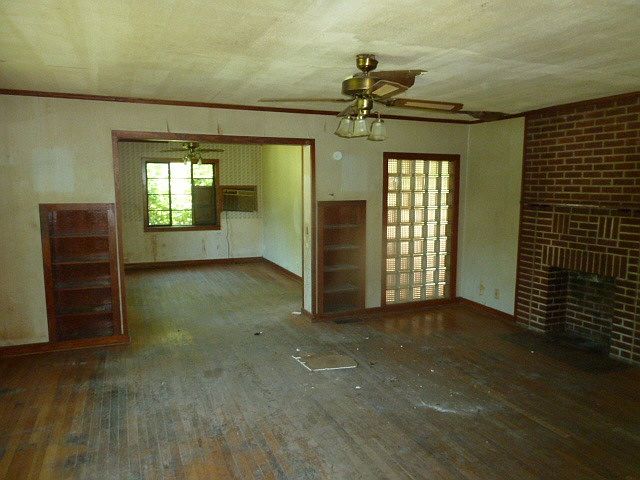 2nd image of 201 Stanley St