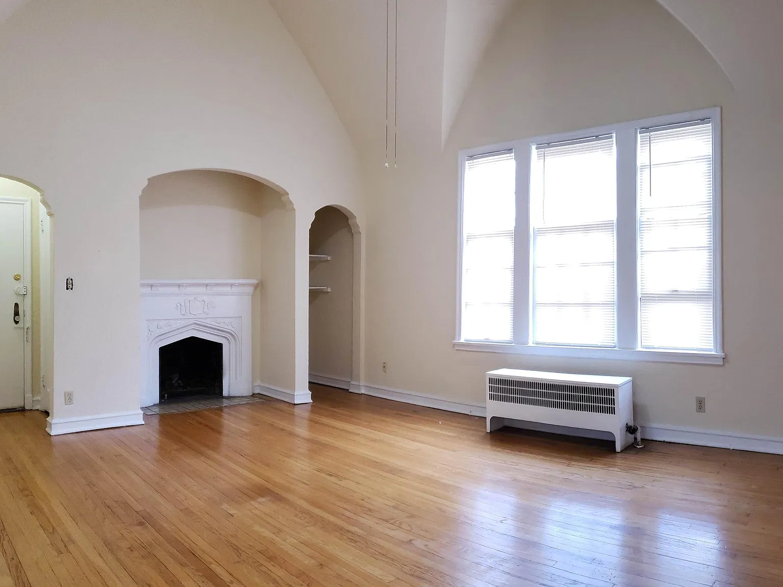 2 bed, 1003 sqft, $1,100 — Photo 2