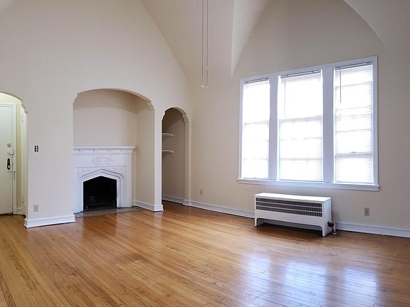 2nd image of 15610 Van Aken Blvd APT 6