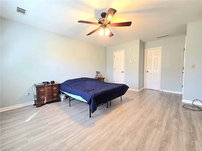1426 Cambridge Cmn — Photo 8