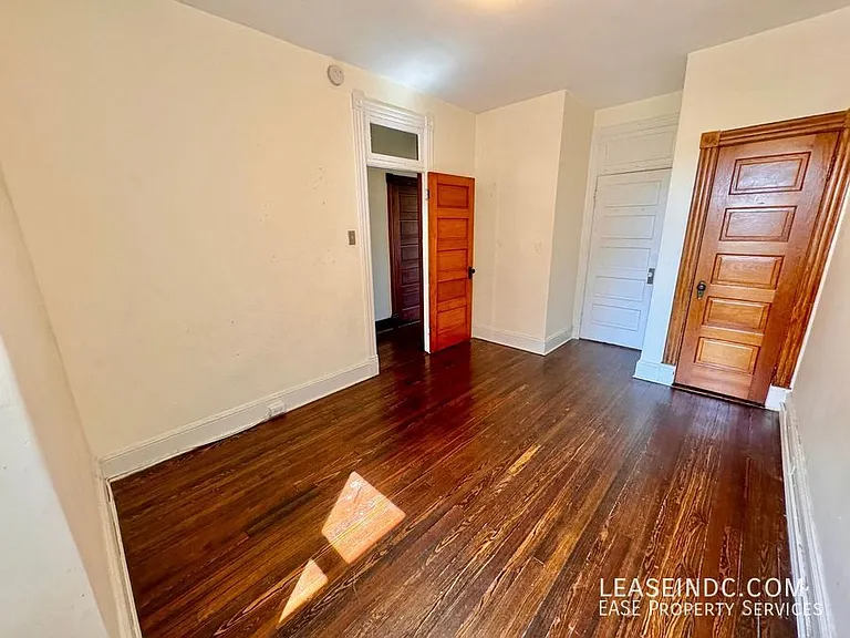 128 Adams St NW — Photo 30