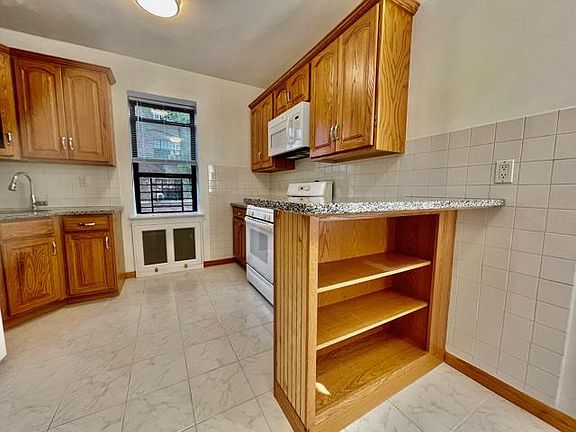 2nd image of 302 Main St
