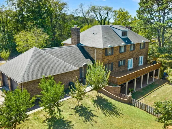 405 N Holston Dr, Lenoir City, TN 37772