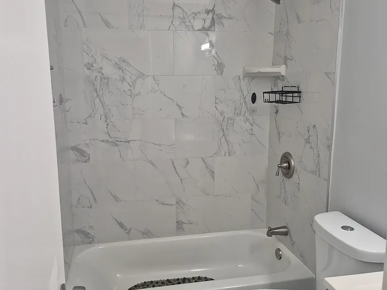 857 W 41st St — Photo 13