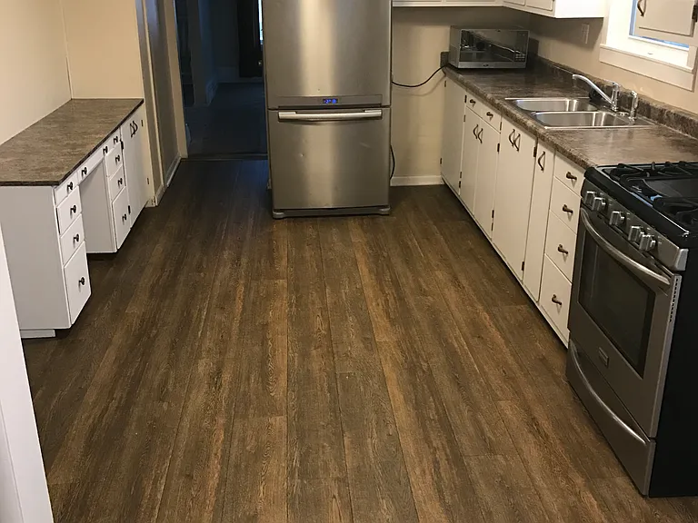 415 Hutchinson St — Photo 5
