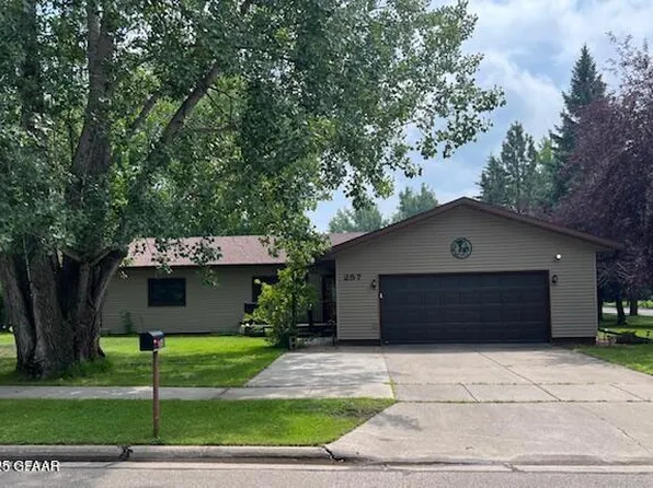 257 Northridge Hills Ct, Grand Forks, ND 58201