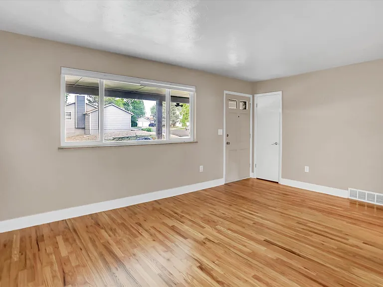 5423 S Fox St — Photo 5