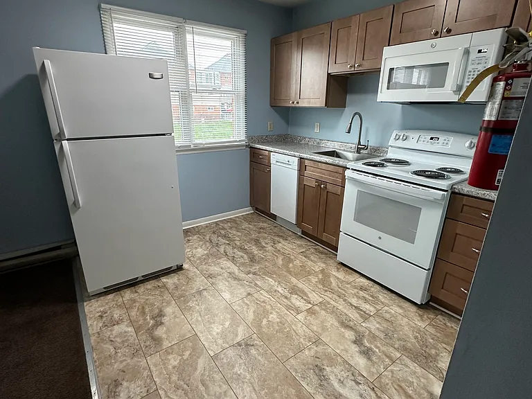 888 Wayne Ave #13 — Photo 7