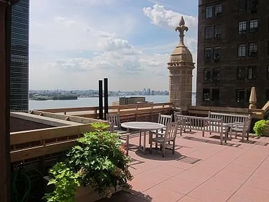 Sold by Tudor Realty | media 8