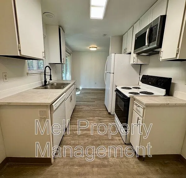 1821 SE Mason St #B — Photo 3