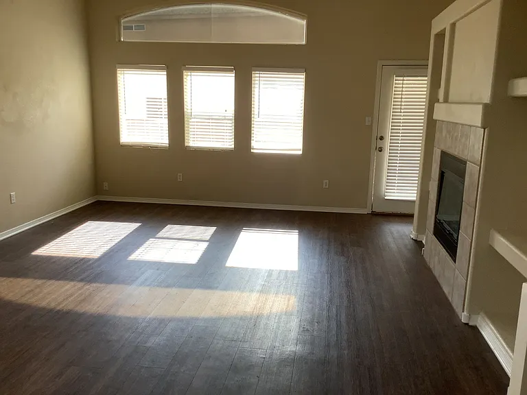 3809 Wayne Rd NE — Photo 6