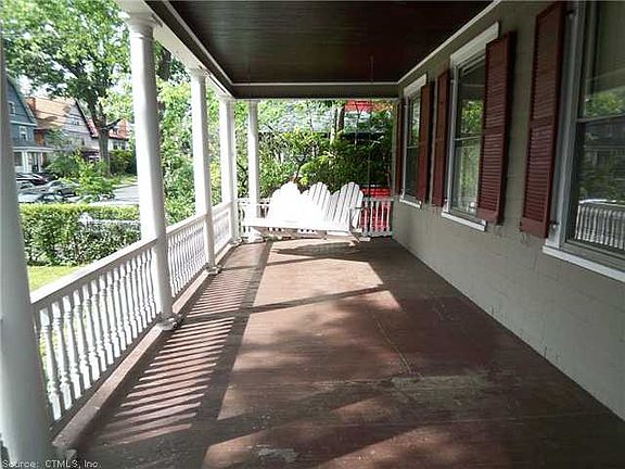 4th image of 228 Oxford St