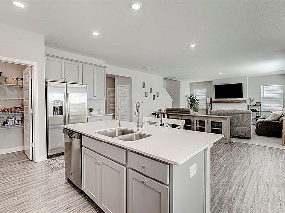 5th image of 1115 Meadowbank Ln