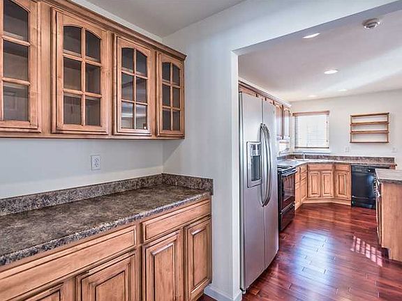 3rd image of 315 Fairgate Dr