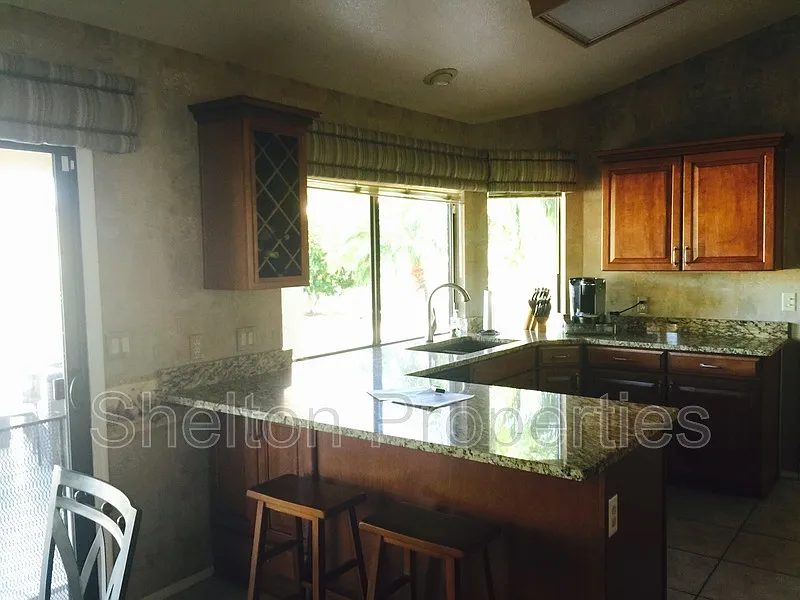 Building Photo - 9418 W Tonto Ln