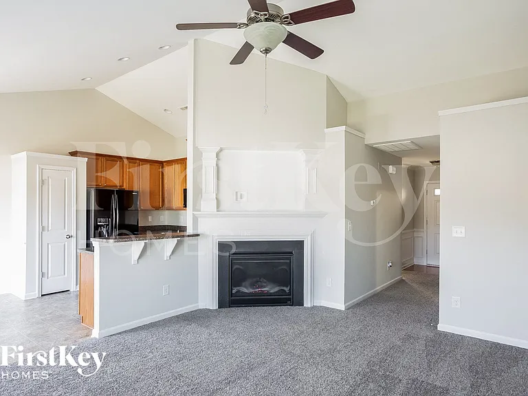104 Tasman Dr — Photo 5
