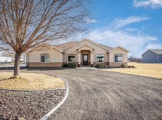 77 Glad Rd, Burbank, WA 99323