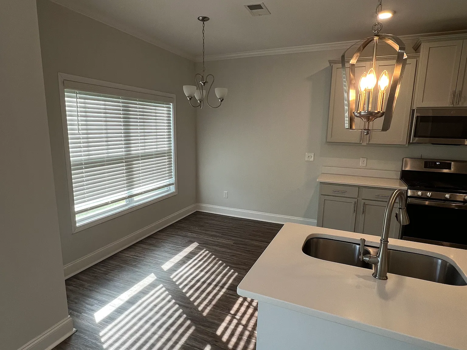 4 bed, 2.5 bath, 2692 sqft, $2,350 — Photo 4