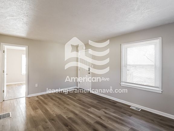 1361333_002_wm_-_living_room_13298849.jpg