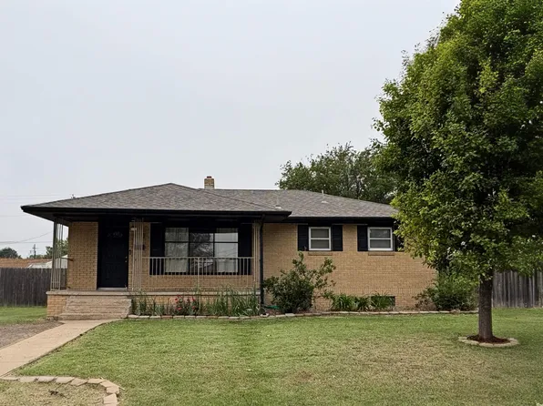1903 Eisenhower Rd, Hays, KS 67601