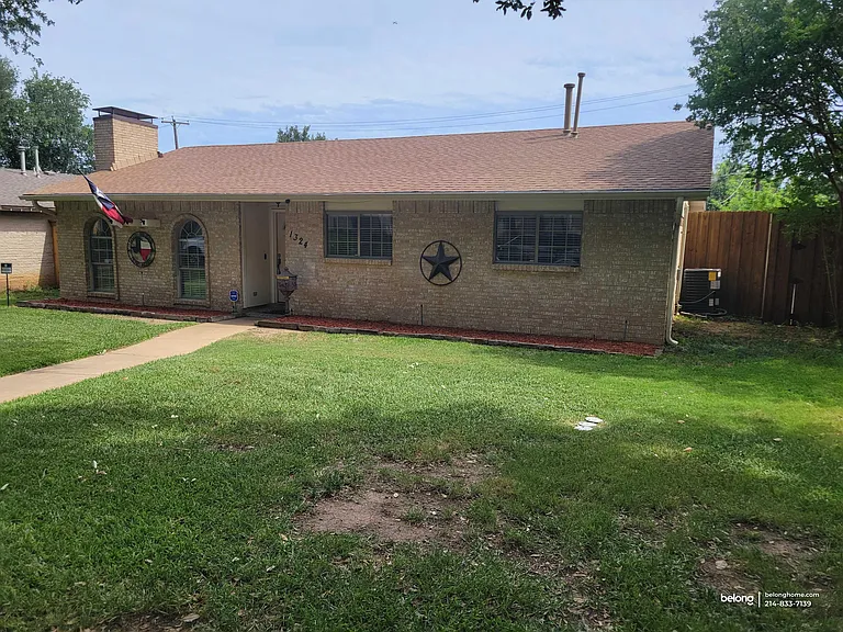 1324 Iris Ln — Photo 6
