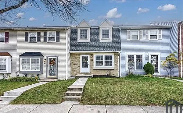 8 King Richard Ct — Photo 2
