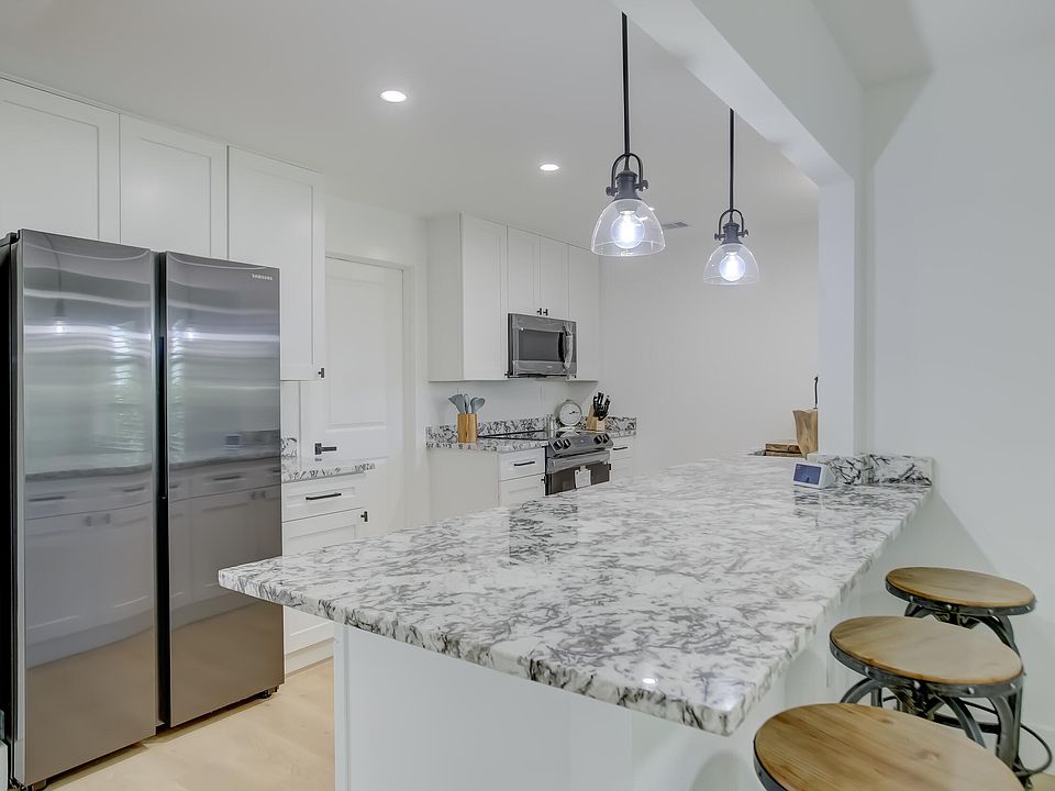 1st image of 3230 E Golf Boulevard