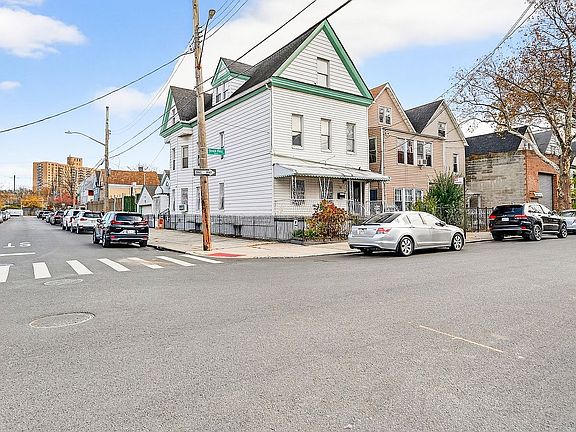 2nd image of 376 Bronx Park Ave
