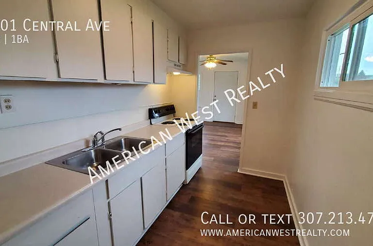 1801 Central Ave — Photo 3